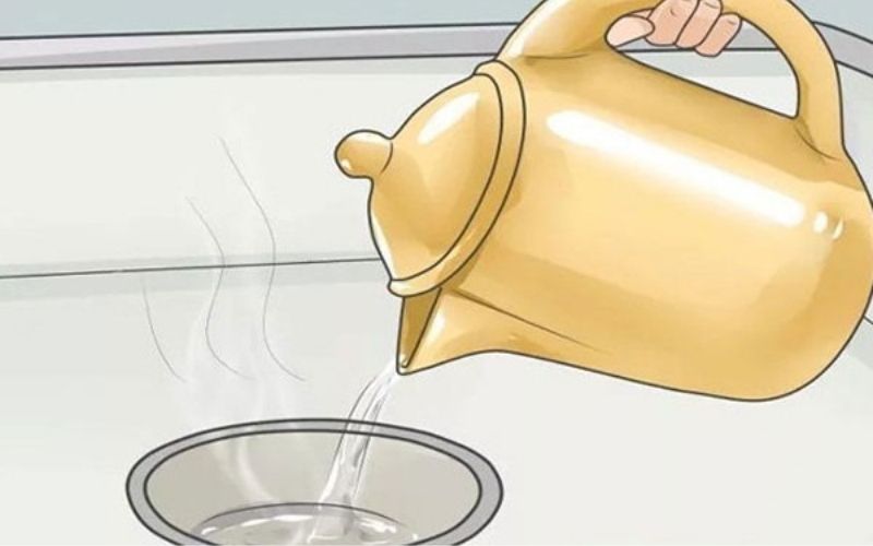 thông cống nhà tắm bị tắc bằng nước sôi
