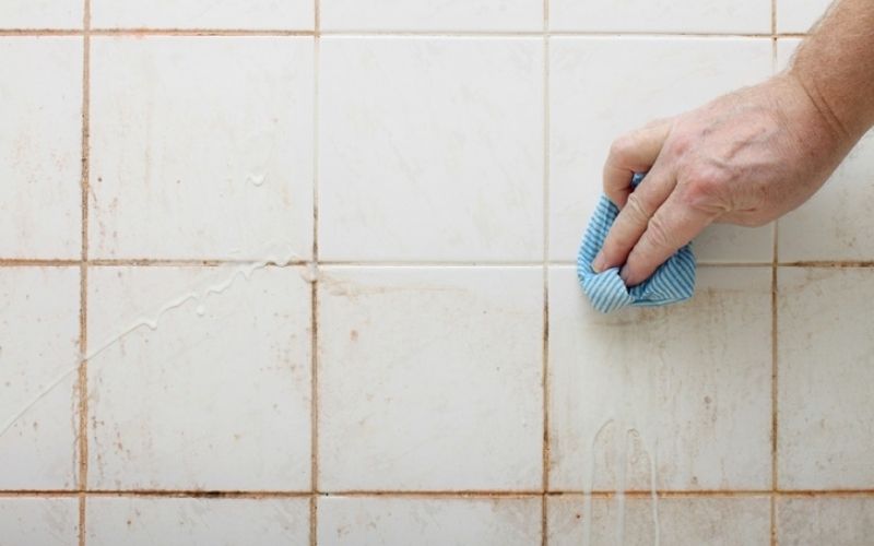 Cách tẩy trắng sàn nhà vệ sinh đơn giản
