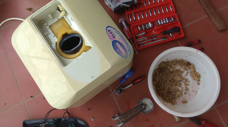 vệ sinh bình nóng lạnh