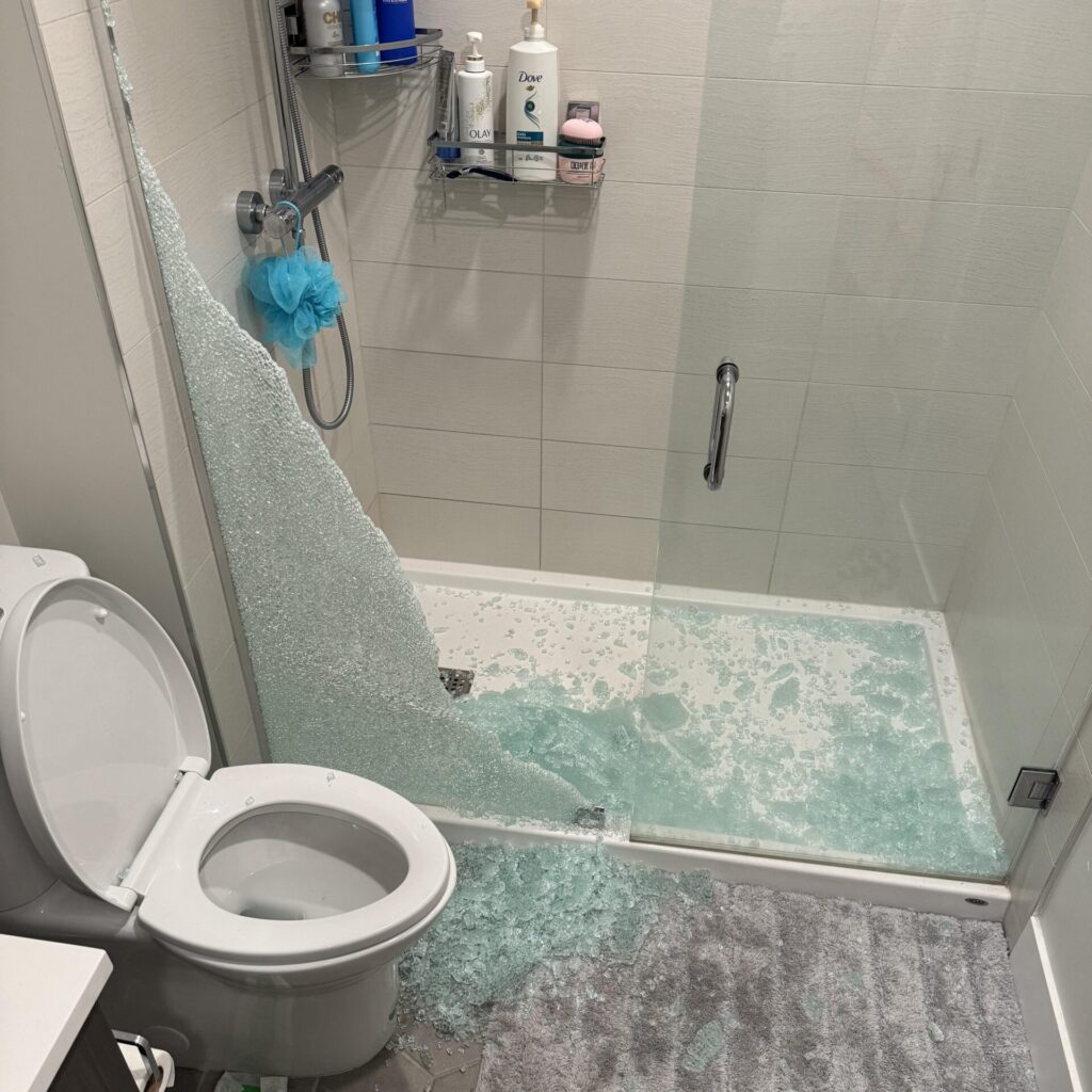 kính cường lực bị vỡ nổ
