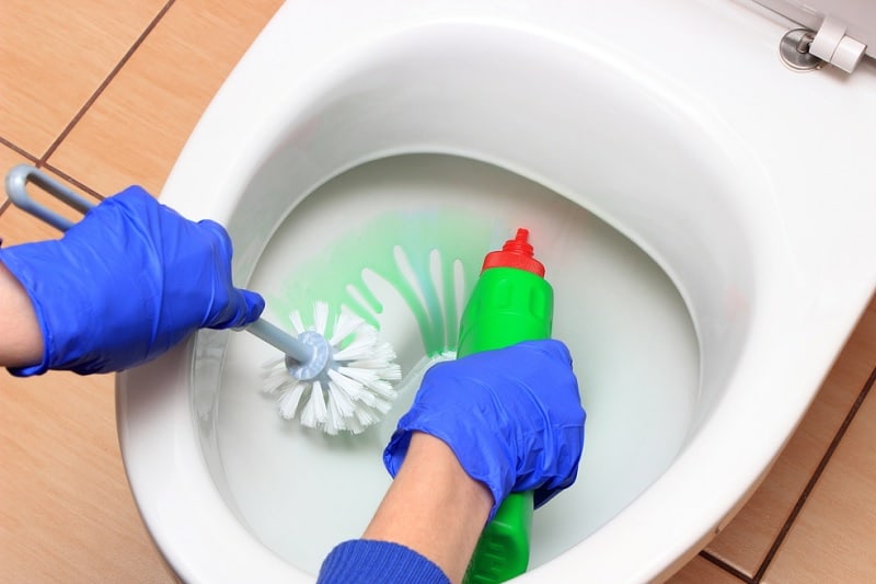 vệ sinh bồn cầu